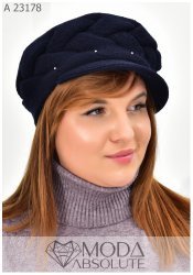 Жіноча в'язана шапка з козирком А 23178